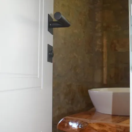 Island Escape - Renovated Old Stone House Tatil Evi Lastovo