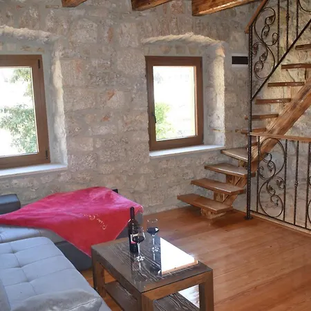Tatil Evi Island Escape - Renovated Old Stone House *