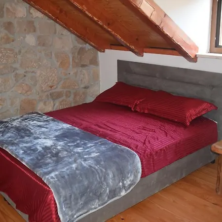 Tatil Evi Island Escape - Renovated Old Stone House Lastovo